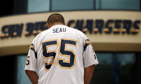 Junior Seau's death reopens debate around NFL brain injuries ...