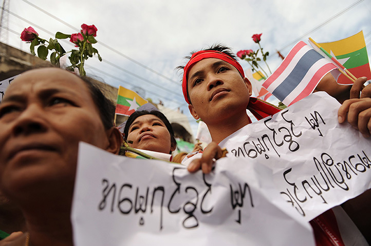 Suu Kyi visits Thailand: Supporters wait for her arrival outside the Burma migrant workers  centre