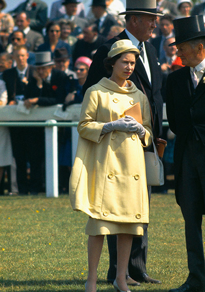 queen fashion: Queen At The Oaks