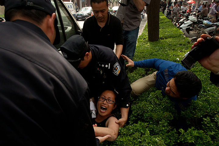 24 hours in pictures: A protester outside the Chaoyang Hospital where Chen Guangcheng is staying 