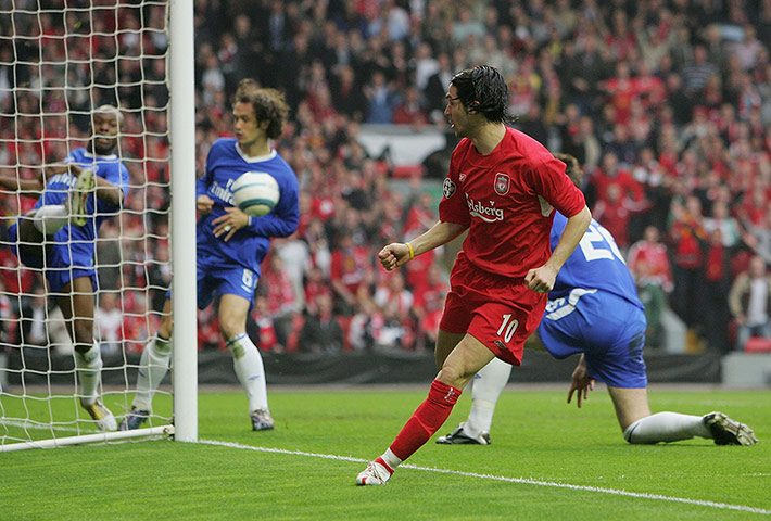 Chelsea v Liverpool: Luis Garcia of Liverpool scores against Chelsea