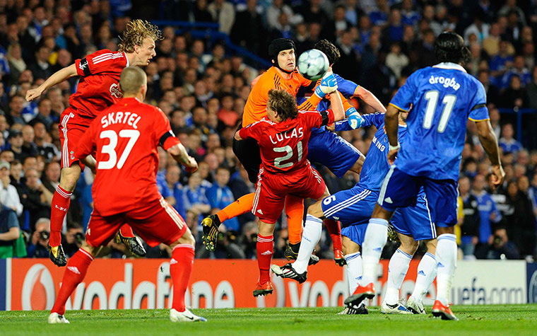 Chelsea v Liverpool: Panic in the Chelsea defence at a free-kick in the 1st half