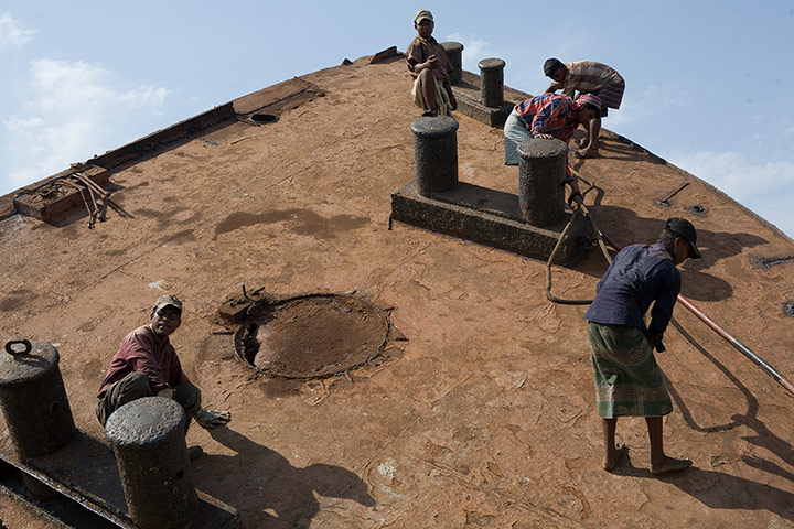 Chittagong: Shipbreakers in Chittagong