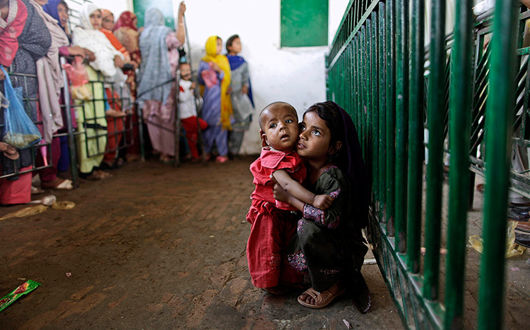 24 hours in pictures: Sufi Saint Beri Imam shrine