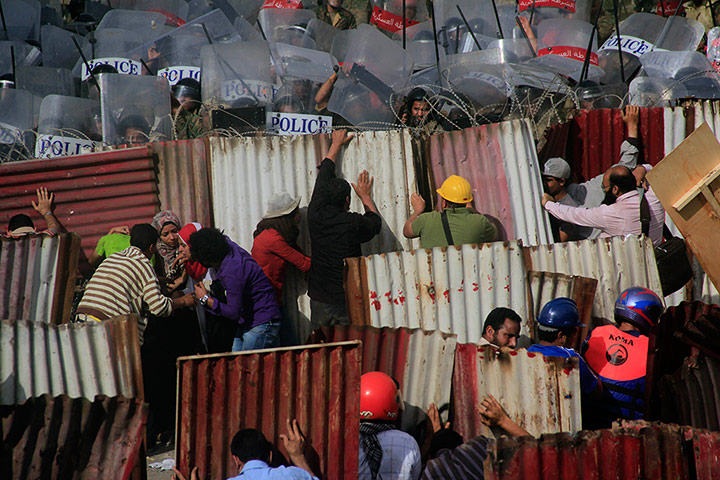 24 hours in pictures: clashes in Cairo, Egypt