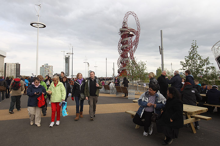 Olympics test event: Spectators stroll in the Olympic Park
