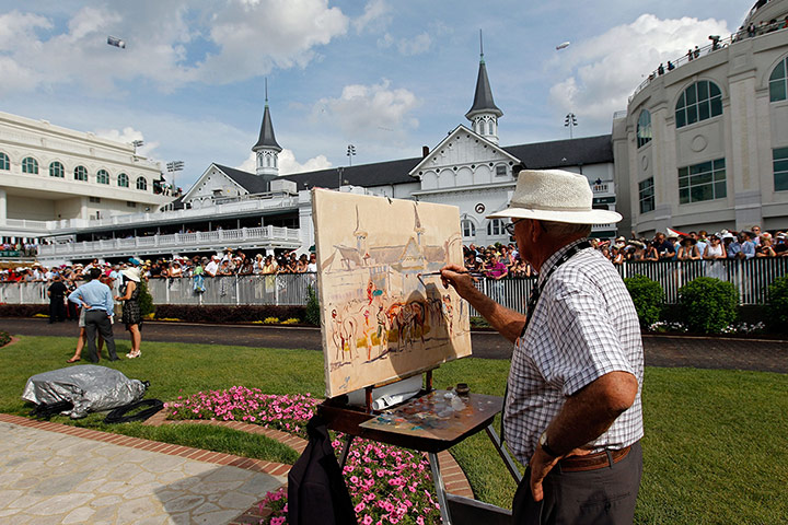 Kentucky Derby: Painter Peter Williams paints a portrait of the paddock 