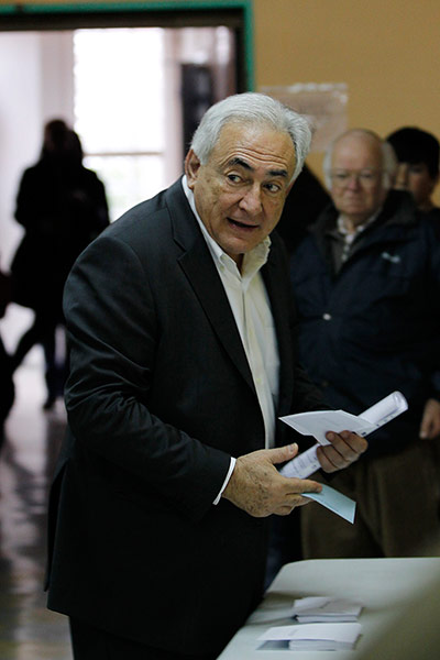 Elections: Former IMF head Dominique Strauss-Kahn places his vote 