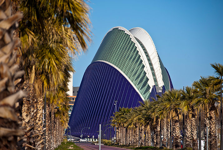 Santiago Calatrava: L'Agora covered plaza