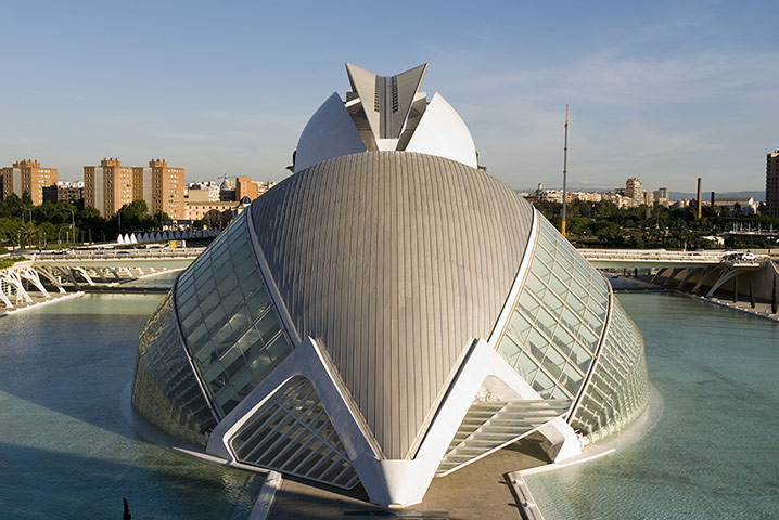 Santiago Calatrava: The planetarium and Imax cinema: L'Hemisferic