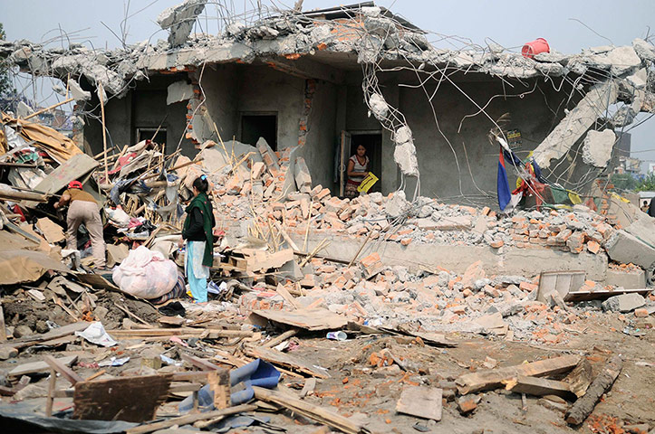 Katmandu eviction: Nepalese squatters collect their belongings 