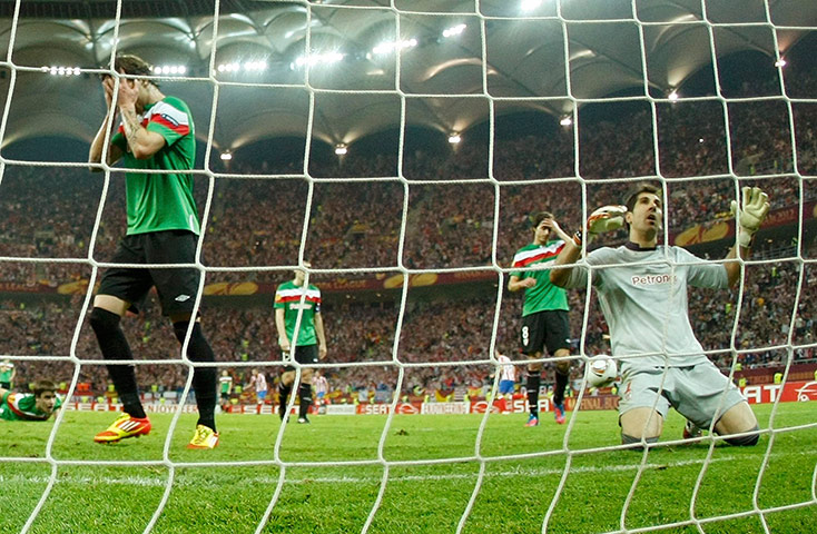 Europa League Final: Athletic  Bilbao's Fernando Amorebieta and Iraizoz look distraught