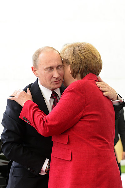 Picture desk live: Russian President Vladimir Putin is greeted Angela Merkel in Berlin