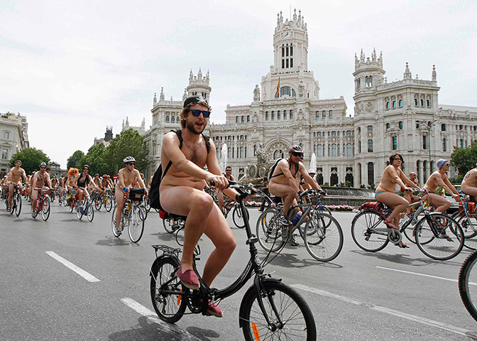 Nude Cyclists: Madrid, Spain: Cyclists ride nude through the city centre