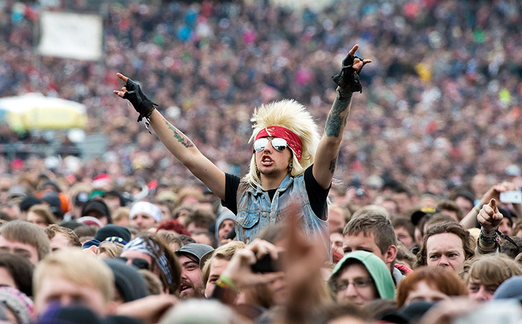 Download Festival: Fesitval goers enjoy Steel Panther