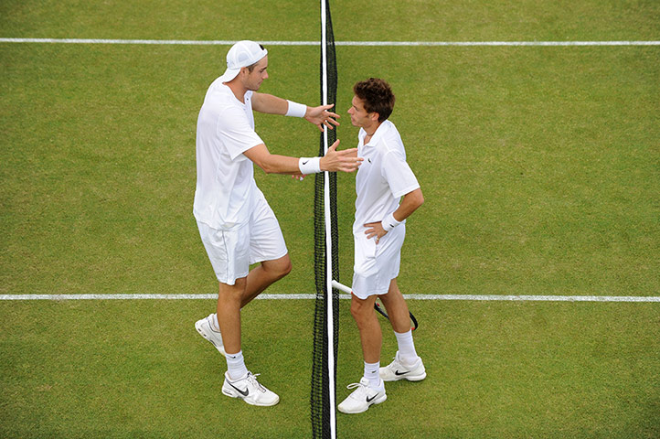 Tennis: US John Isner (L) and France's Nicolas M