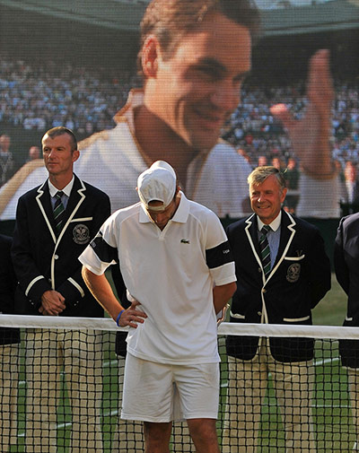 Tennis: Andy Roddick of the US bows his head as