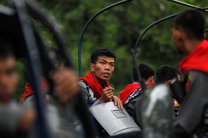 Burma violence: Police stand guard in Sittwe