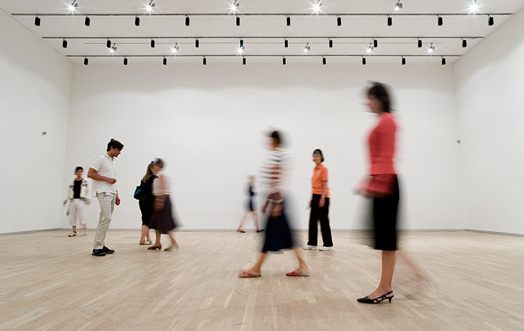 Invisible Art: Public move around a gallery room