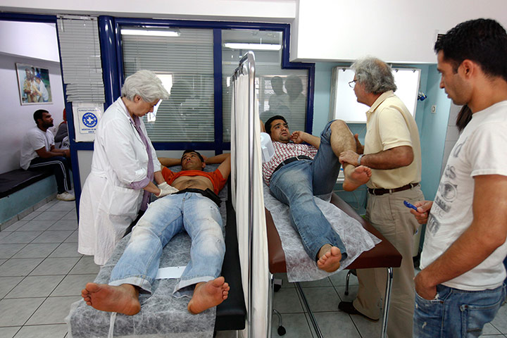 Greece: health system: Doctors examine patients 