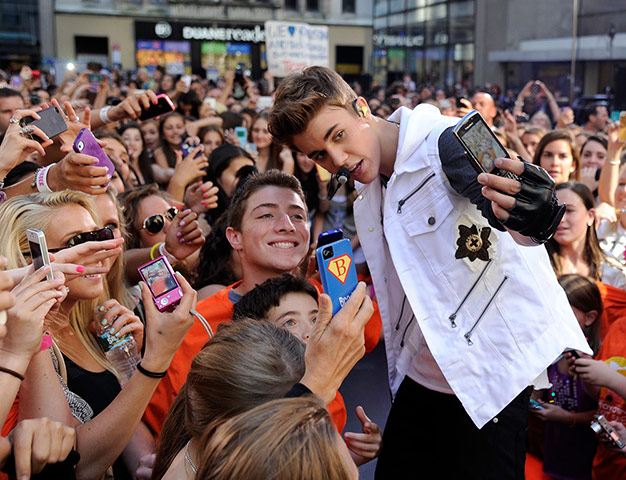 PDL update2 : Justin Bieber Performs On NBC's 