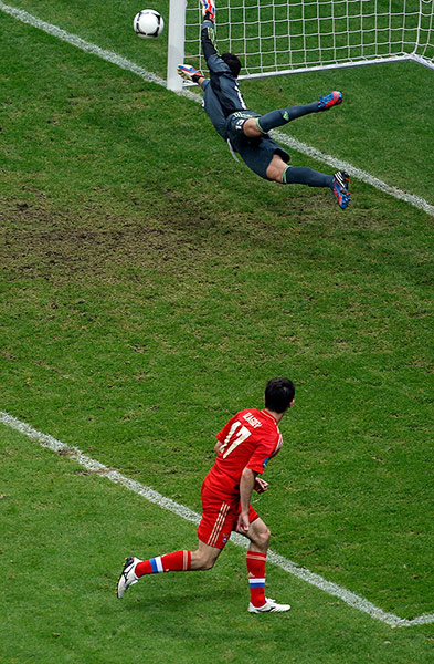 Group A4: Alan Dzagoev chance