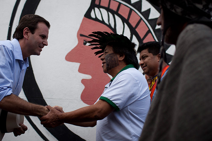 UN Rio+20: Rio de Janeiro's mayor Eduardo Paes with Indigenous leader Marcos Terena