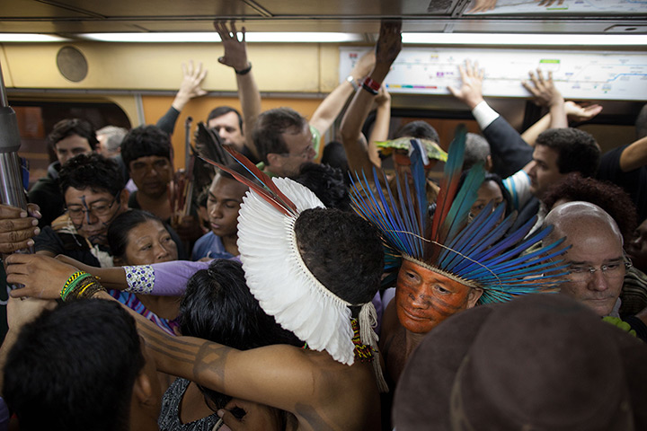24 hours in pictures: Indigenous squeeze into a subway train as they ride to Rio+20 summit
