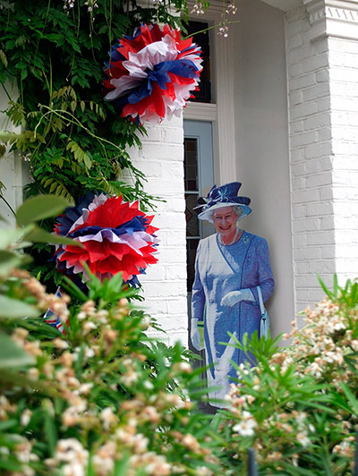 Diamond Jubilee: Diamond Jubilee - Street Party