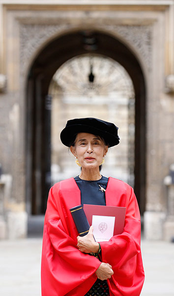 Picture desk live update: Aung San Suu Kyi after receiving  honorary degree 