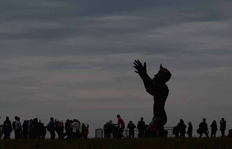 summer solstice: People gather around the Ancestor monument at Stonehenge