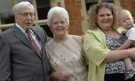 Lesley Brown (centre) with IVF pioneer Prof Robert Edwards, her daughter Louise and grandson Cameron