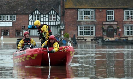 Water levels rise in Tewkesbury