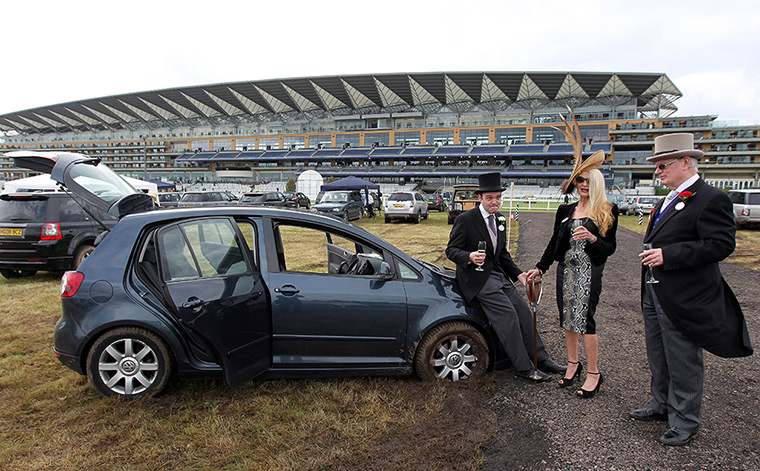 ladies day at ascot : Horse Racing - The Royal Ascot Meeting 2012 - Day Three - Ascot Racecourse