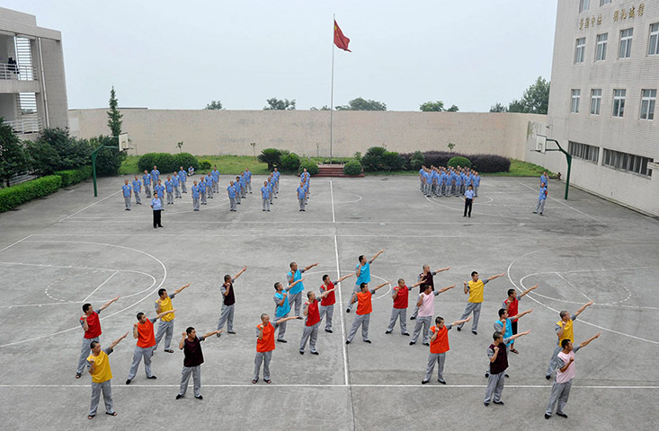 24 hours in pictures: Drug addicts rehearse a short play