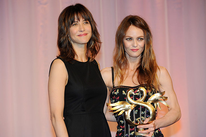 week in film : Vanessa Paradis receives a Golden Swann by Sophie Marceau