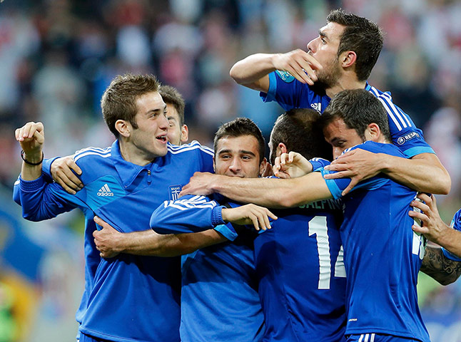 sport10: Greece players celebrate