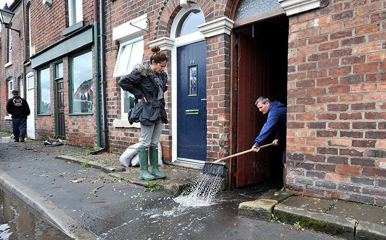 Flash Floods: Flooding hits UK