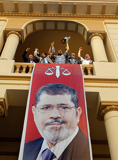 Egypt election results: Mohamed Morsi's campaign officials celebrate