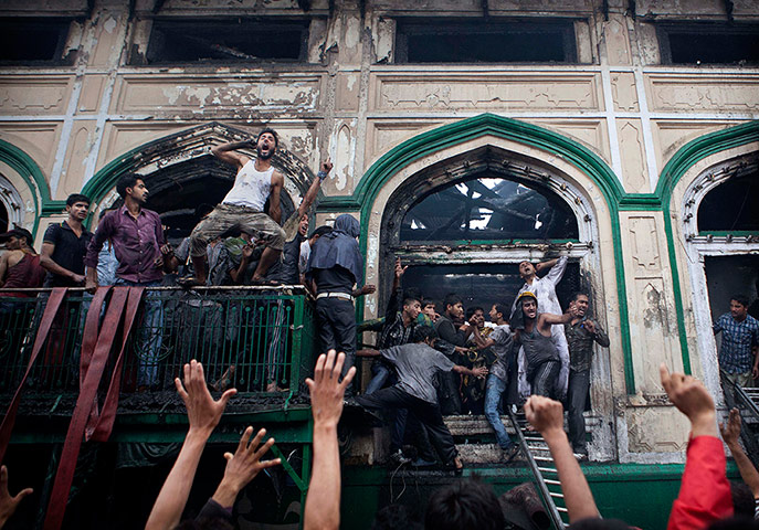 Picture desk live: Kashmiri Muslims shout religious slogans