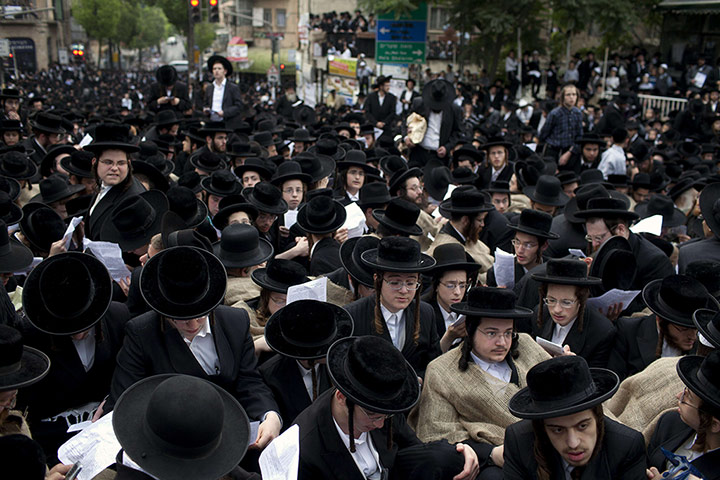 Picture desk live: Thousands of ultra-Orthodox Jews pray 