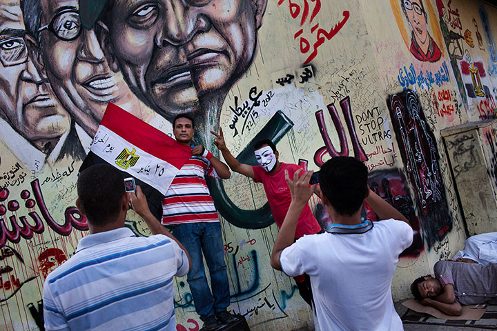 Picture desk live: Egyptians celebrate the victory of Mohammed Morsi