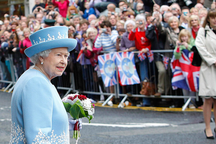 Queen: Royal visit to Northern Ireland 