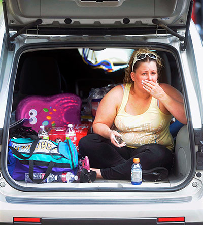 Wildfires in Colorado: Christina Morris watches the fire as she prepares her family for evacuation