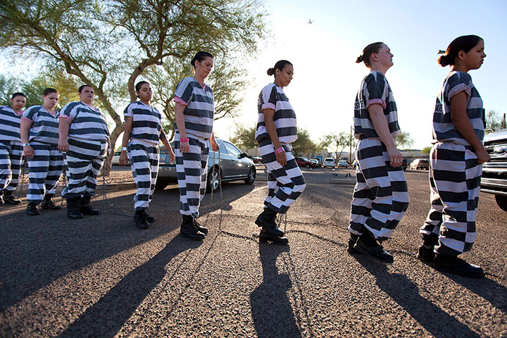 Picture Desk Live: All female chain gang in Arizona 