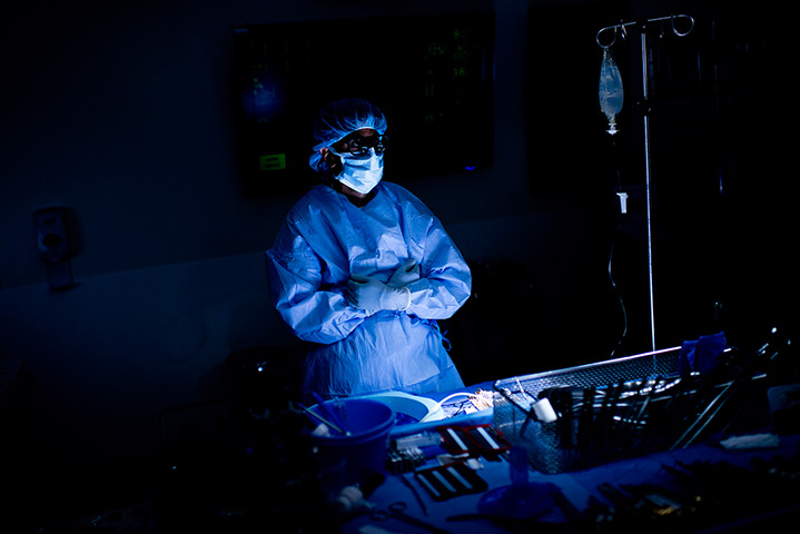 24 hours in pictures: Dr. Niraj Desai waits for a kidney to be removed from a donor