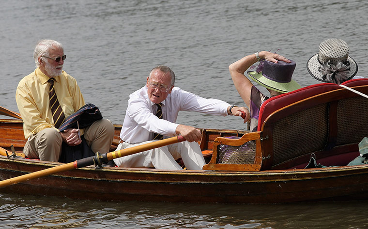 Camera Club: A man rows two ladies in the sun
