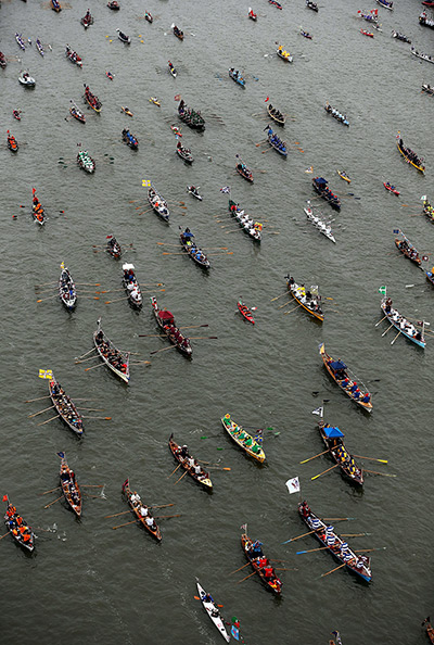 Jubilee Thames pageant: Man powered boats row on The River Thames