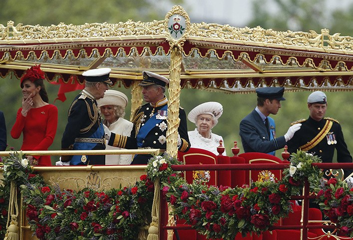 Jubilee Thames pageant: Members of the Royal Family on the Royal Barge the 