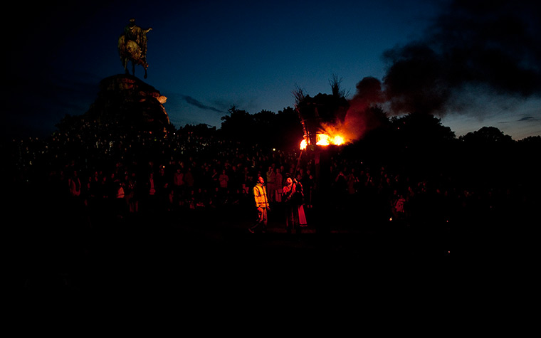 Jubilee beacons: The Mayor of Windsor lights the Jubilee Beacon at the Long Walk in Windsor